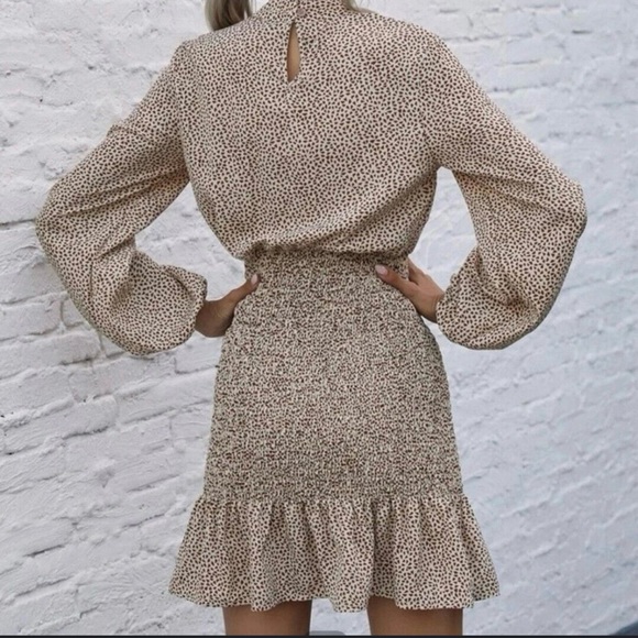 BEIGE HEART PRINT RUFFLE DRESS - Picture 2 of 4